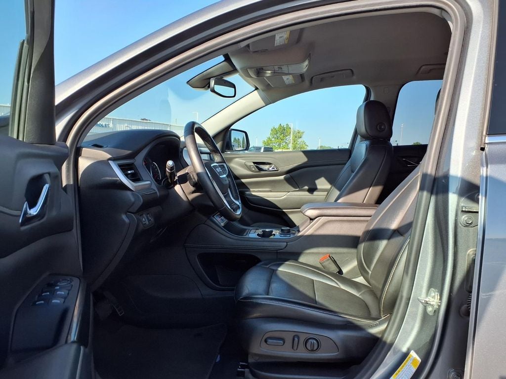 2022 GMC Acadia SLT