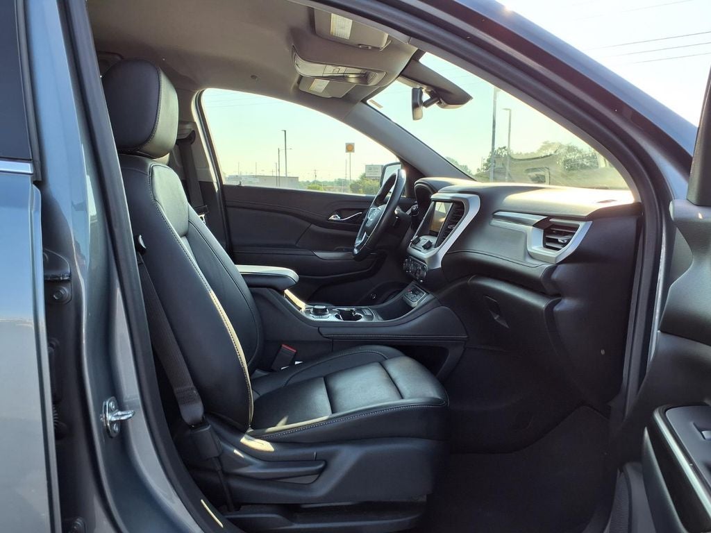 2022 GMC Acadia SLT
