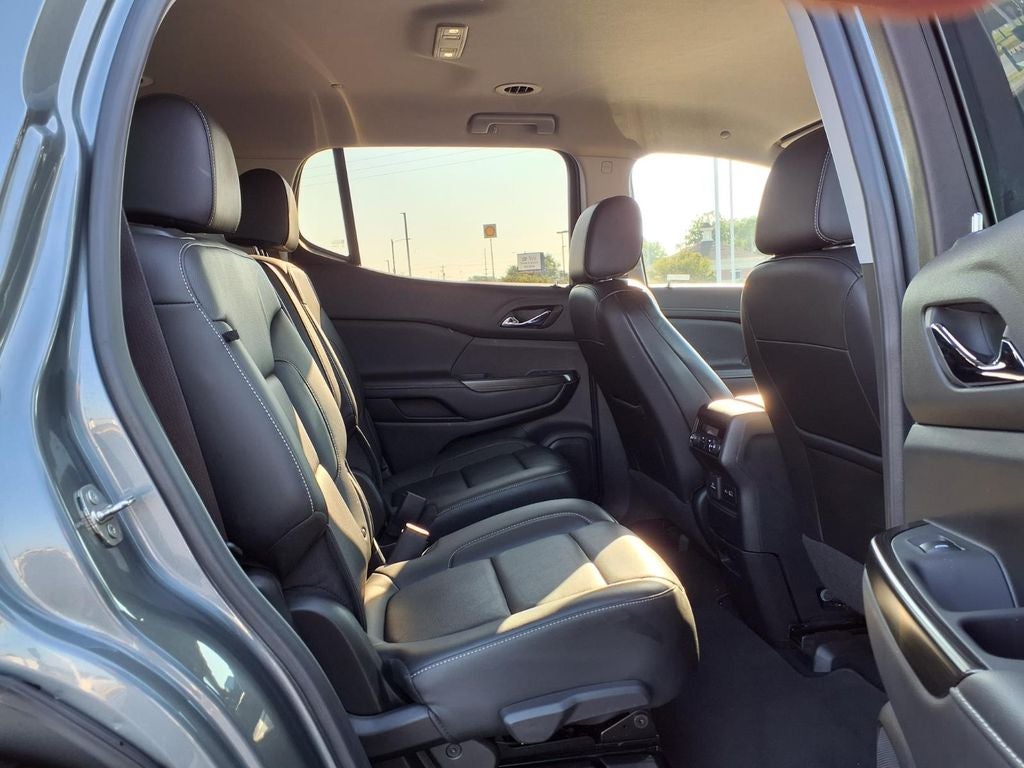 2022 GMC Acadia SLT