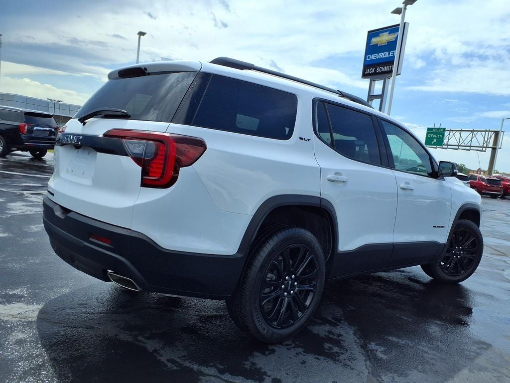 2023 GMC Acadia SLT