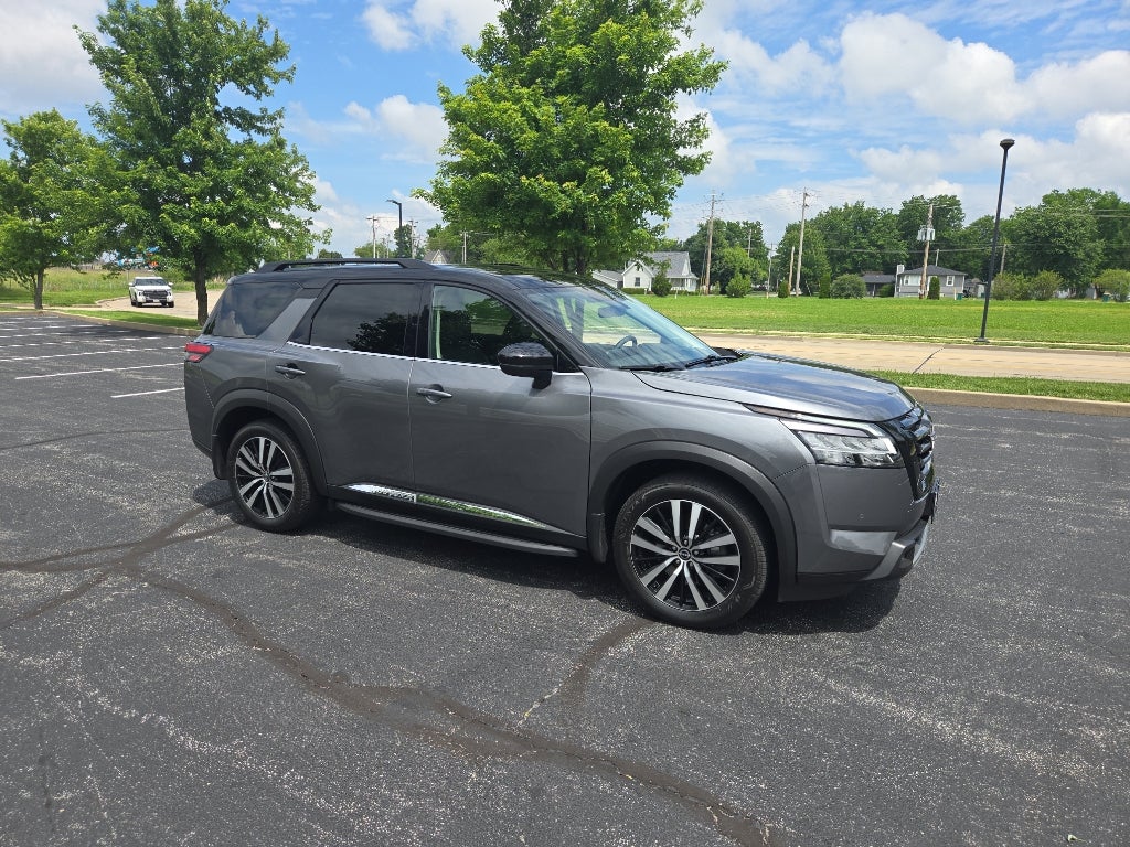 2024 Nissan Pathfinder Platinum
