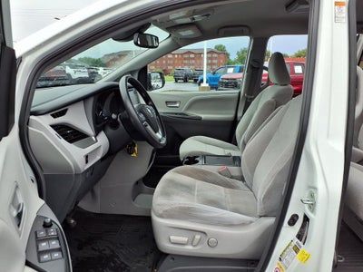 2019 Toyota Sienna LE Auto Access Seat