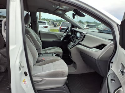 2019 Toyota Sienna LE Auto Access Seat