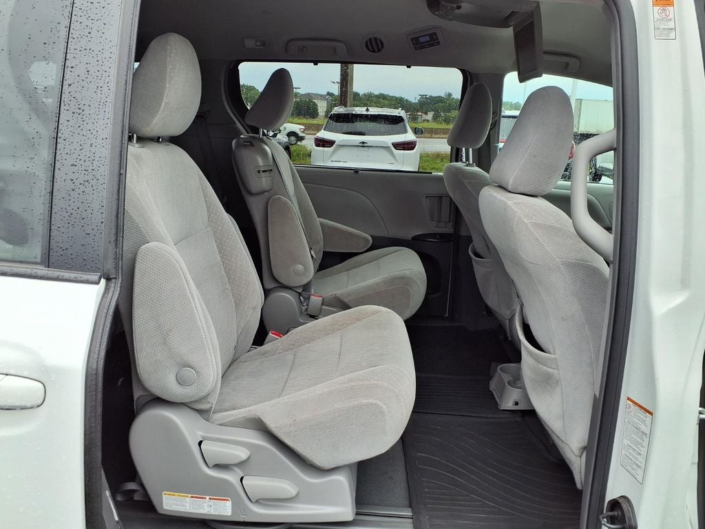 2019 Toyota Sienna LE Auto Access Seat