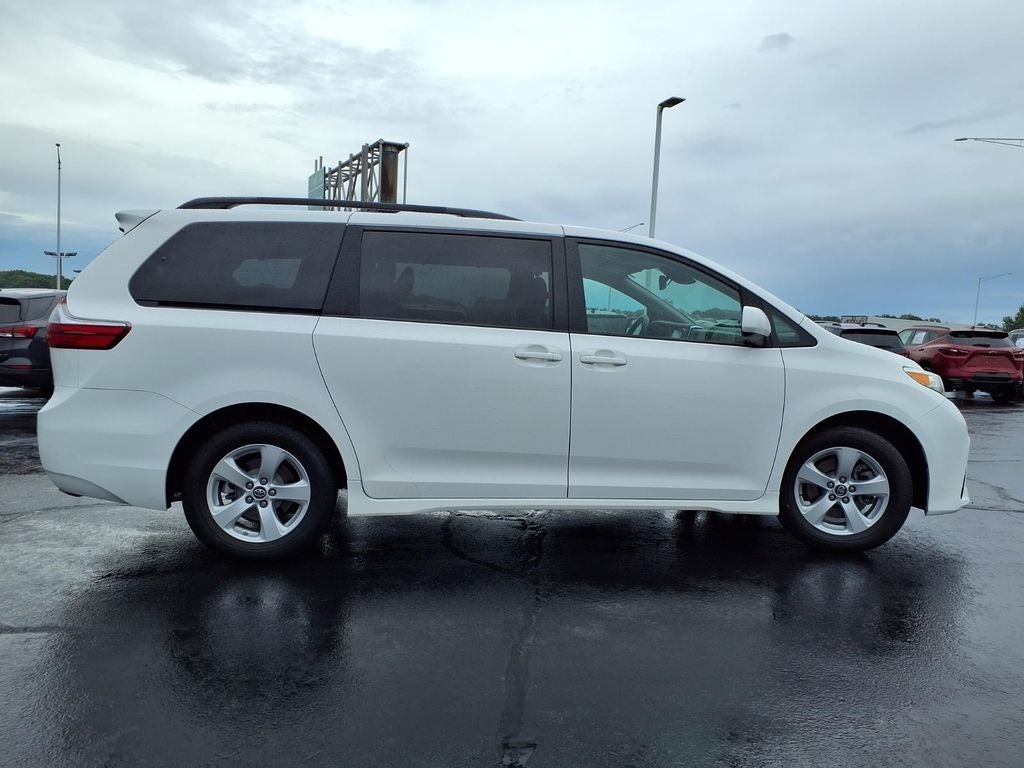 2019 Toyota Sienna LE Auto Access Seat