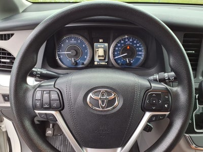 2019 Toyota Sienna LE Auto Access Seat